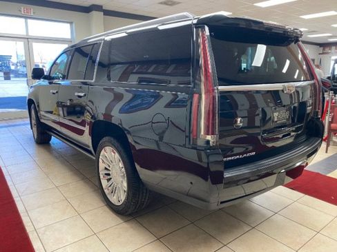 Used 2019 Cadillac Escalade ESV Platinum image 5