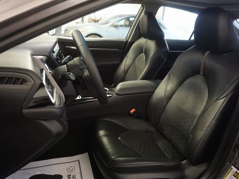 Certified 2018 Toyota Camry XSE image 18