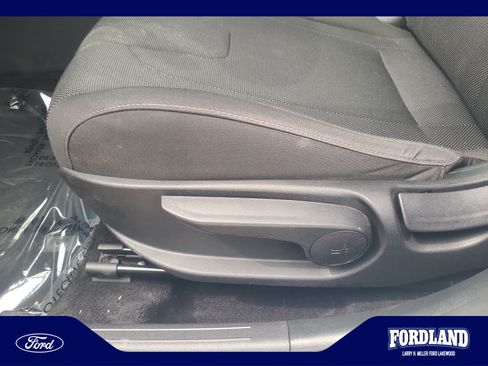 Used 2022 Hyundai Elantra SE FWD image 14