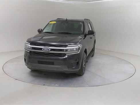 Certified 2024 Ford Expedition XLT image 10