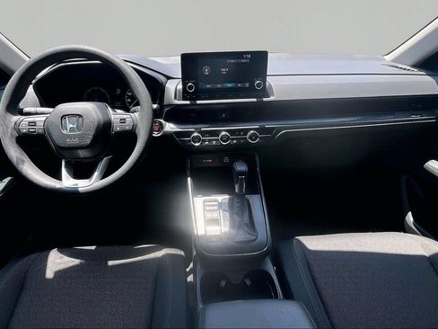Used 2025 Honda CR-V LX image 8