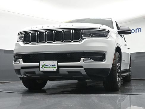 Used 2024 Jeep Wagoneer L Series II w/ Flexible Seating Group AWD/4WD image 7