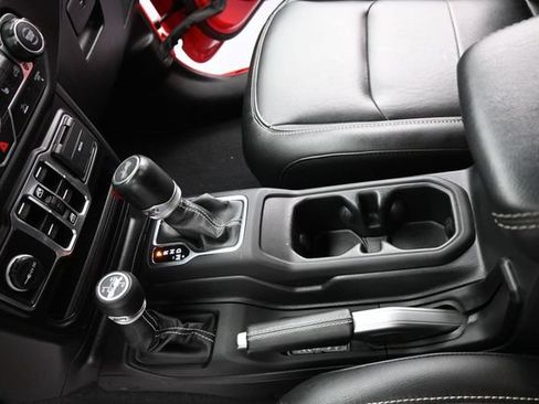 Used 2023 Jeep Wrangler Unlimited Sahara w/ Cold Weather Group AWD/4WD image 25