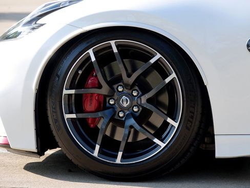 Used 2018 Nissan 370Z NISMO image 23