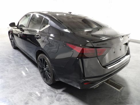 Used 2022 Nissan Altima 2.5 SR w/ Midnight Edition Package AWD/4WD image 5