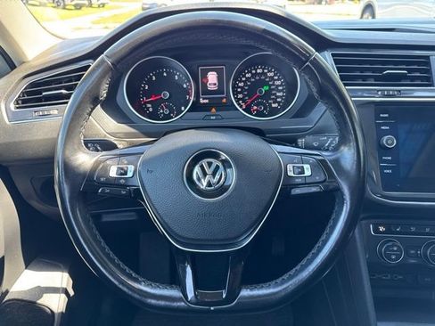 Used 2019 Volkswagen Tiguan SE w/ Panoramic Sunroof Package AWD/4WD image 11