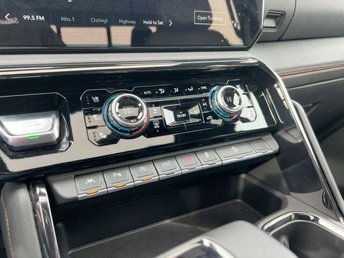 Used 2024 GMC Sierra 1500 AT4 w/ Technology Package image 11