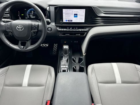 Used 2025 Toyota Camry LE image 13