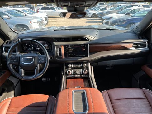 Used 2024 GMC Yukon Denali Ultimate AWD/4WD image 9