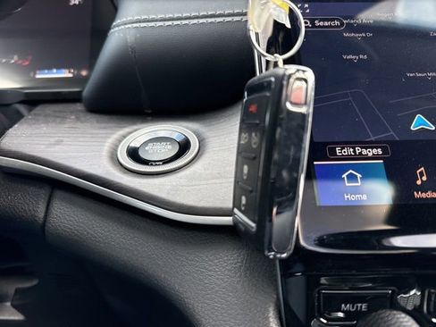 Used 2022 Jeep Grand Cherokee Limited image 39