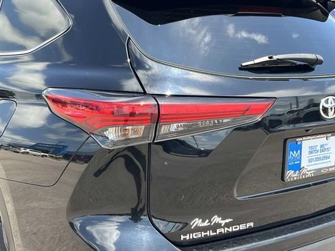 Used 2023 Toyota Highlander XLE AWD/4WD image 13