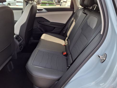 New 2026 Volkswagen Taos SE image 12