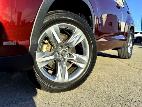 Used 2019 Toyota Highlander Limited image 2