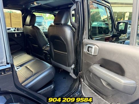 Used 2023 Jeep Wrangler Unlimited Sahara w/ Cold Weather Group AWD/4WD image 30