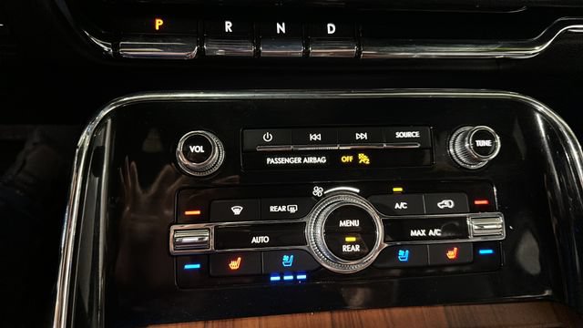 Used 2019 Lincoln Navigator L Reserve AWD/4WD image 36