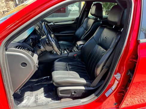 Used 2017 Chrysler 300 S RWD image 9