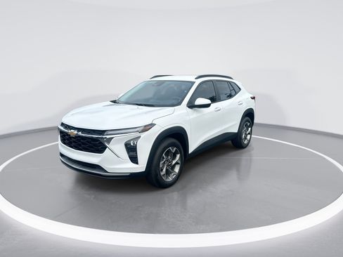 Used 2026 Chevrolet Trax LT w/ Driver Confidence Package FWD image 5