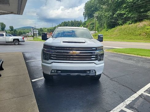 Used 2023 Chevrolet Silverado 2500 High Country AWD/4WD image 3