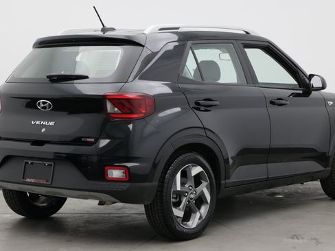 Used 2024 Hyundai Venue SEL FWD image 6