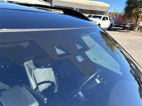 Used 2019 Land Rover Discovery HSE image 12