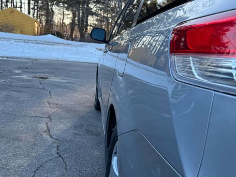 Used 2012 Toyota Sienna LE w/ Towing Pkg image 13