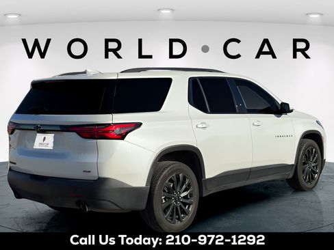 Used 2023 Chevrolet Traverse RS FWD image 3