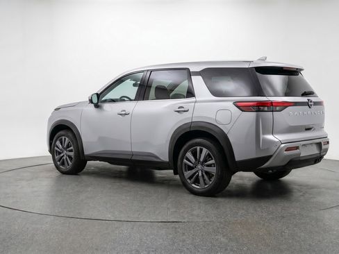 Used 2025 Nissan Pathfinder SV FWD image 6