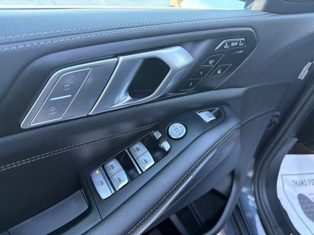 Used 2022 BMW X7 xDrive40i AWD/4WD image 9