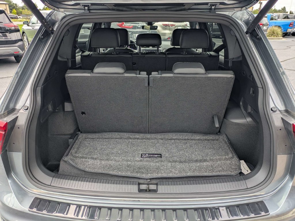 Certified 2024 Volkswagen Tiguan SE R-Line FWD image 14