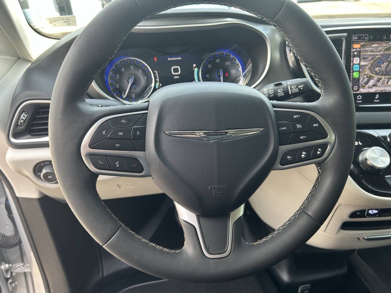 Used 2024 Chrysler Pacifica Touring-L FWD image 20