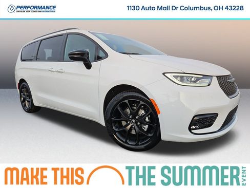 New 2026 Chrysler Pacifica Select w/ S Appearance Package FWD image 1