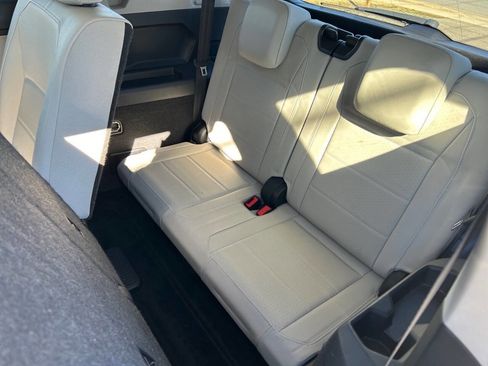 Used 2020 Volkswagen Tiguan SEL image 18