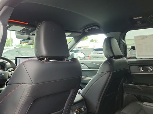 Certified 2025 Ford Explorer ST-Line AWD/4WD image 14