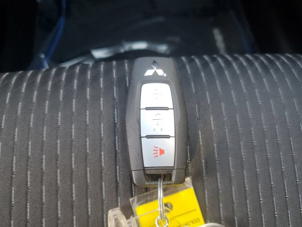 Used 2025 Mitsubishi Outlander ES AWD/4WD image 32