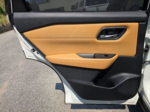 Used 2021 Nissan Rogue Platinum AWD/4WD image 46