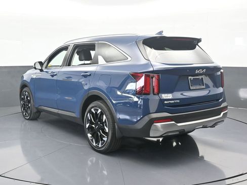 Used 2025 Kia Sorento SX image 4