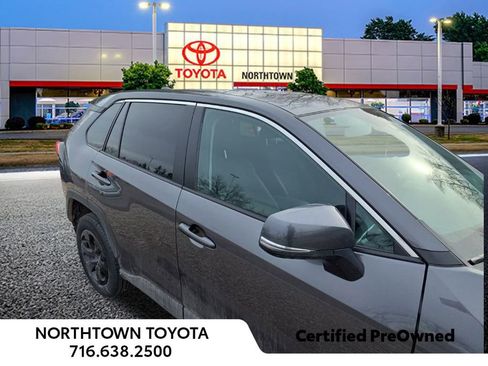 Used 2022 Toyota RAV4 LE image 3