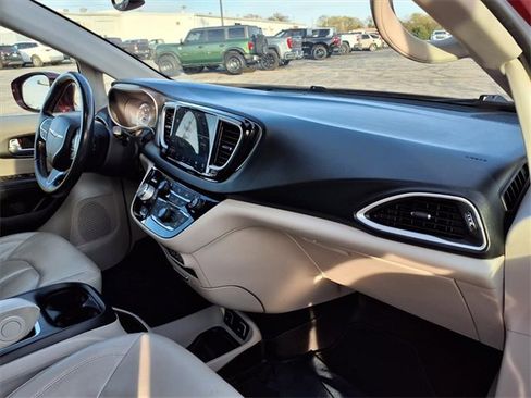 Used 2021 Chrysler Pacifica Touring-L image 83