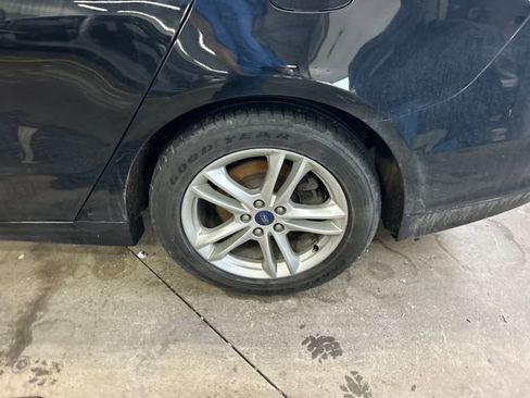 Used 2018 Ford Fusion SE w/ Fusion SE Technology Package image 9