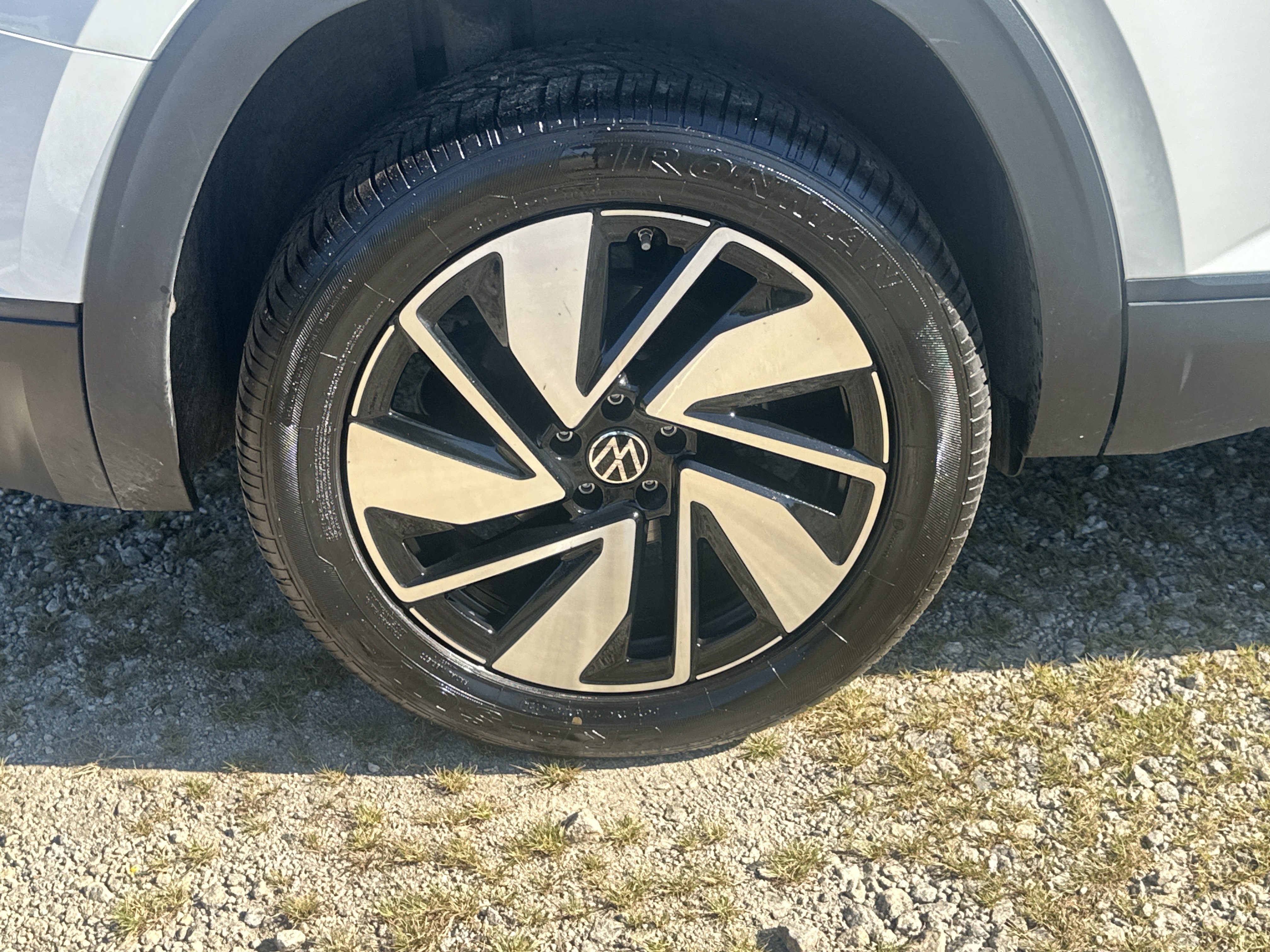 Used 2024 Volkswagen Atlas SE AWD/4WD image 17