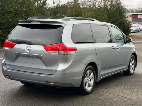 Used 2014 Toyota Sienna LE image 7
