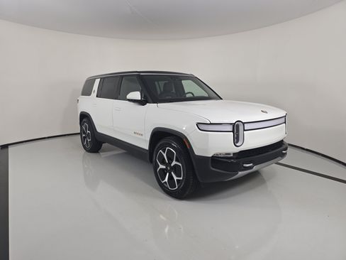 Used 2024 Rivian R1S Adventure Quad AWD/4WD image 7