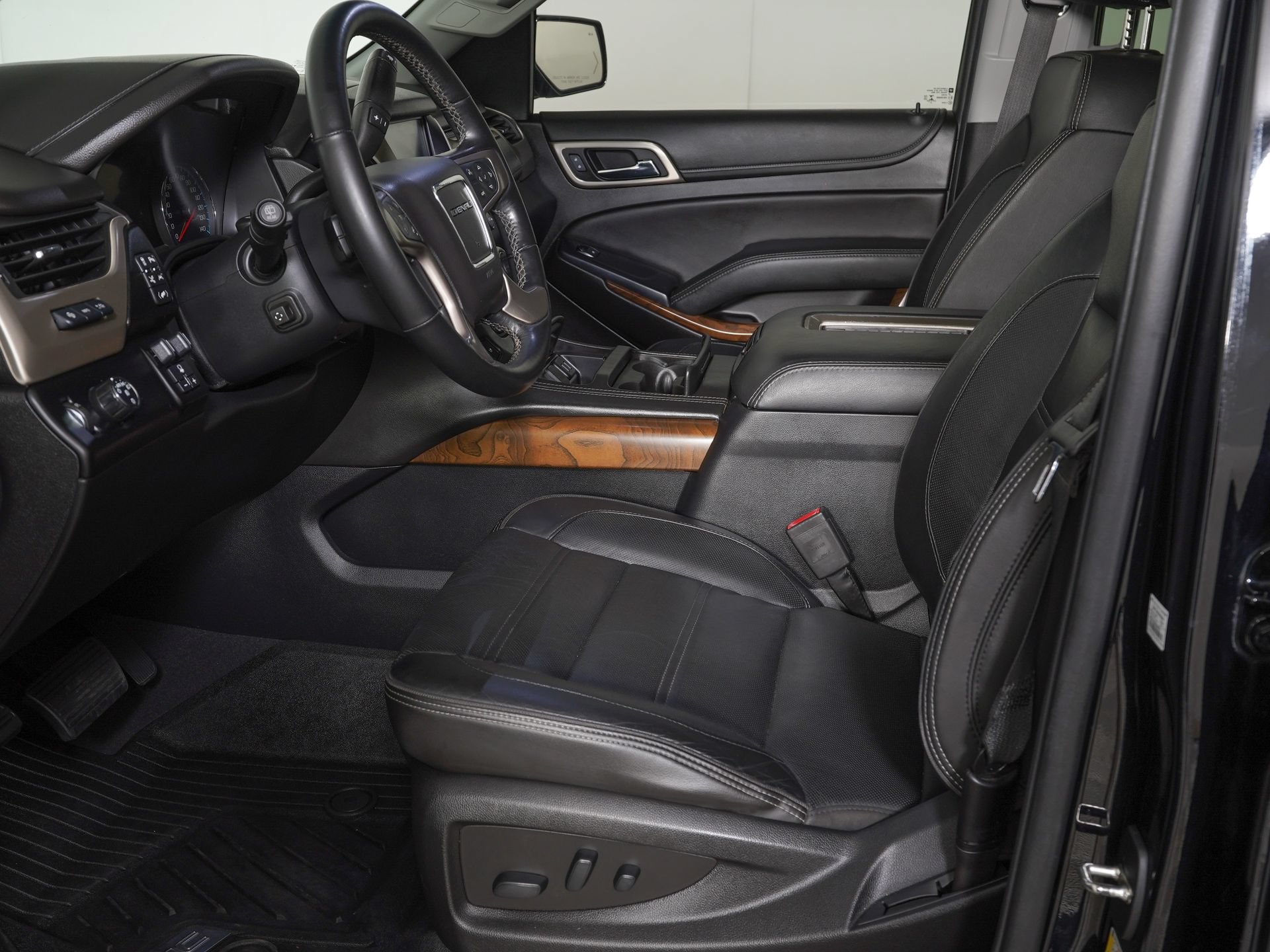Used 2019 GMC Yukon XL Denali w/ Denali Ultimate Package RWD image 15
