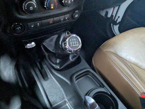 Used 2017 Jeep Wrangler Sahara AWD/4WD image 17