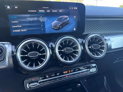 Used 2024 Mercedes-Benz GLB 250 image 37
