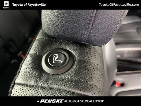 Used 2024 Hyundai Palisade Limited AWD/4WD image 8