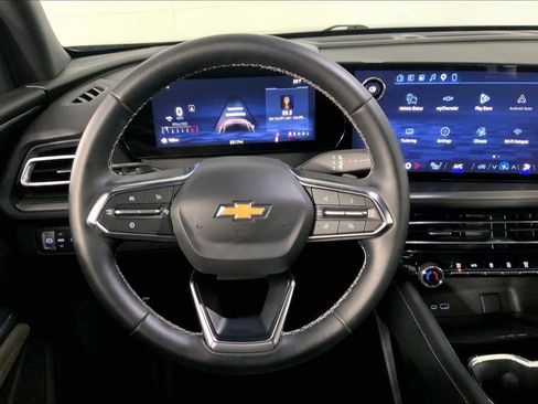 Used 2026 Chevrolet Traverse LT w/ Driver Confidence Package FWD image 5