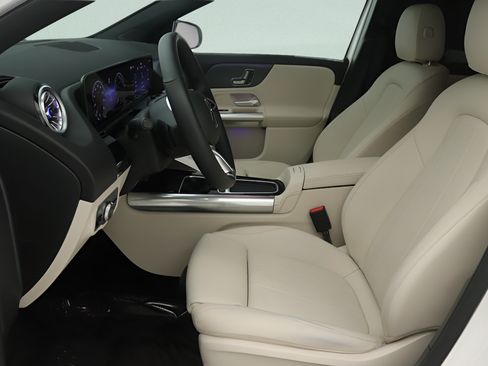 Certified 2025 Mercedes-Benz GLA 250 image 30