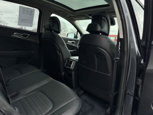 Used 2023 Kia Sportage SX image 16