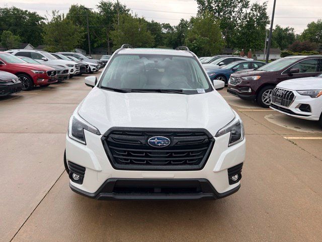 Used 2024 Subaru Forester Premium AWD/4WD image 2
